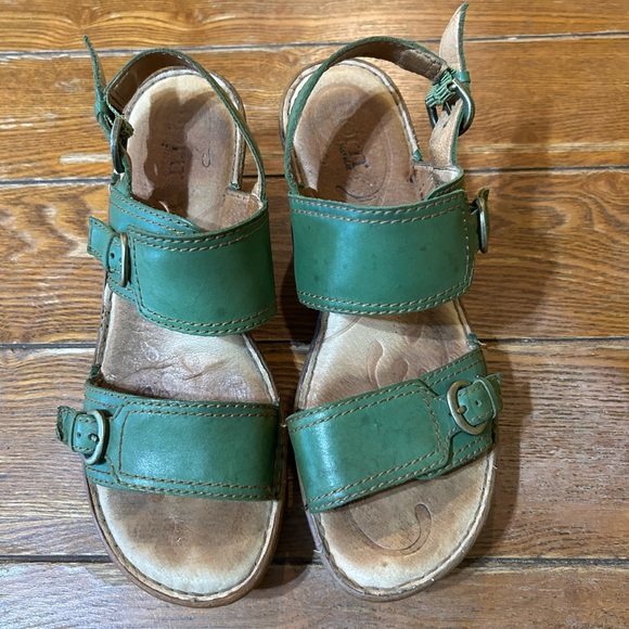 Born Women US 9 Green Leather Block Heel Buckle Open Toe Slingback Sandal - Picture 2 of 8